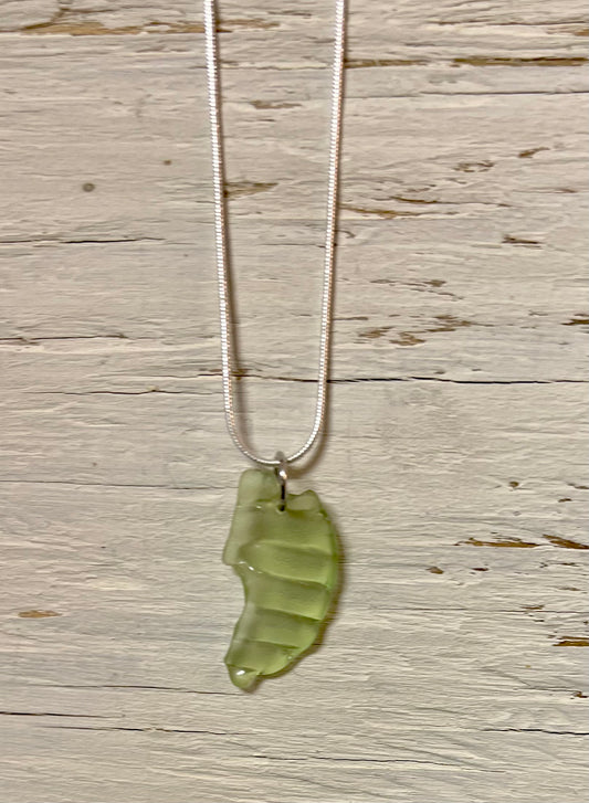 Wavy Green Glass Necklace